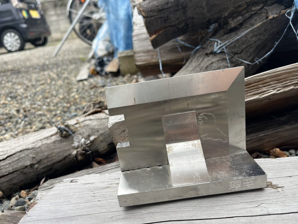 伊勢崎市のケンテックが製作した薪割り機
